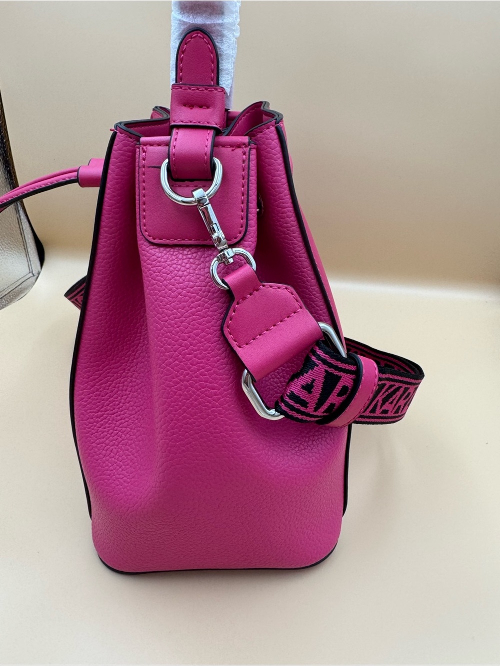 Pink Drawstring Bucket Crossbody Bag + KARL & CHOUPETTE DUO BAG CHARM - Picture 16 of 17